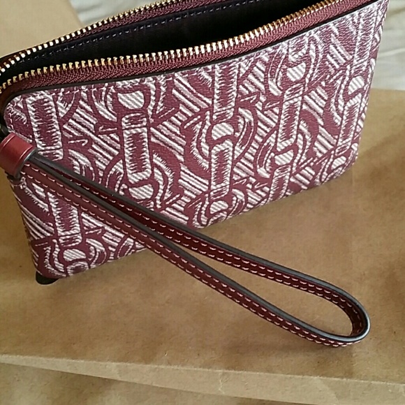 ✅ NEW WITH TAGS❗️COACH CORNER ZIP WRISTLET ✅  - Picture 4 of 9